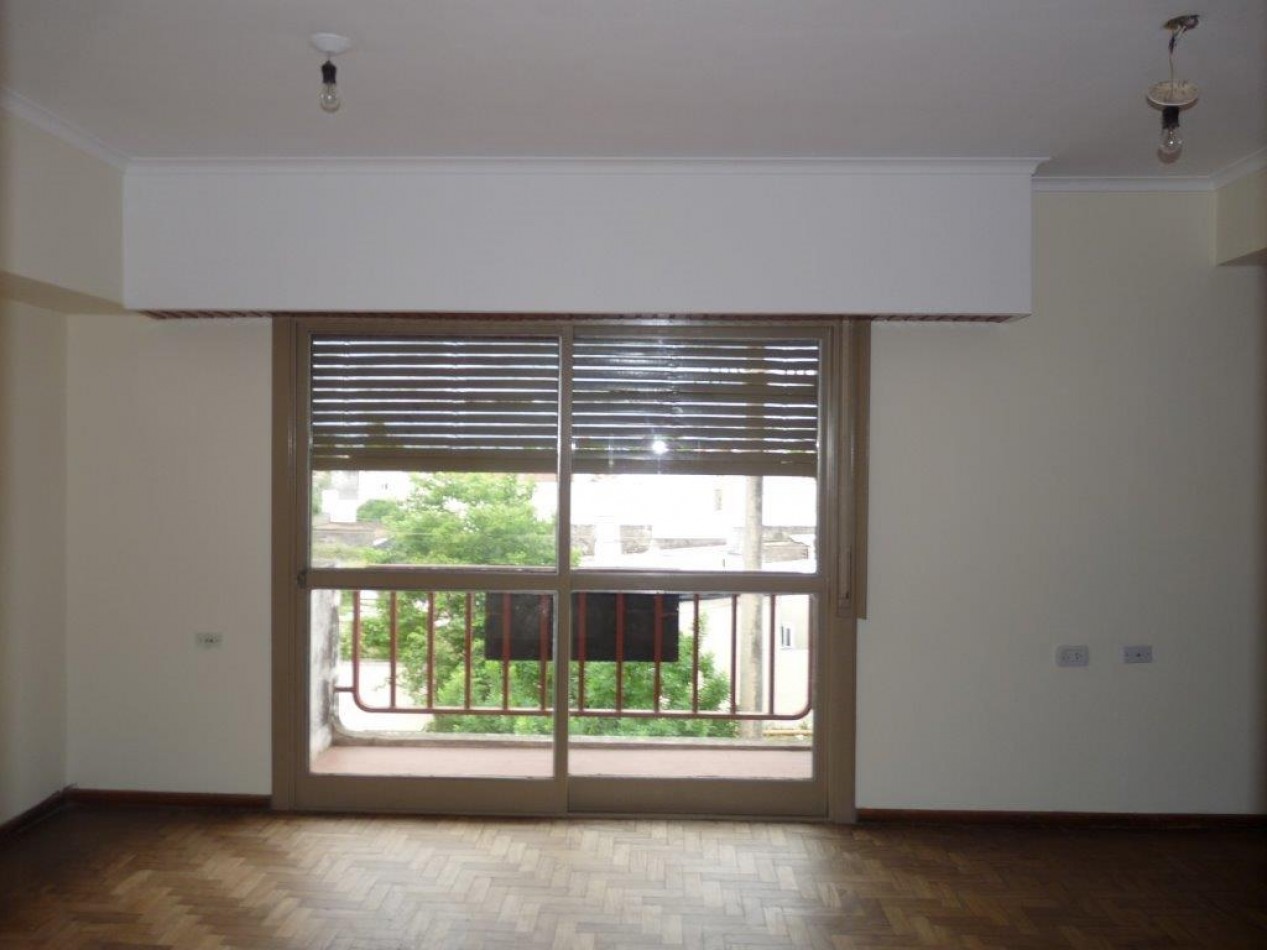 San Martin No2507 2o Piso Departamento No4 (al Oeste) San Justo, Pcia. de Santa Fe, Prop. 415