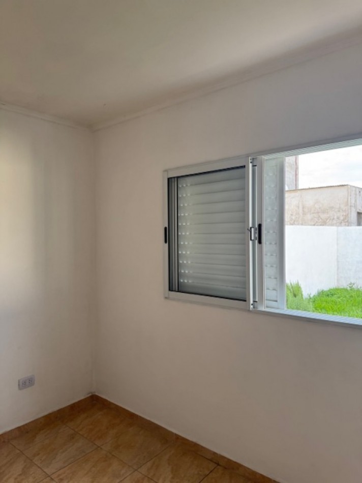 Hipolito Irigoyen N°3076, entre calle N°60 y Maximo Comeron, B° Pedrazzoli, de la ciudad de San Justo, Pcia. de Santa Fe, C.P. 3040