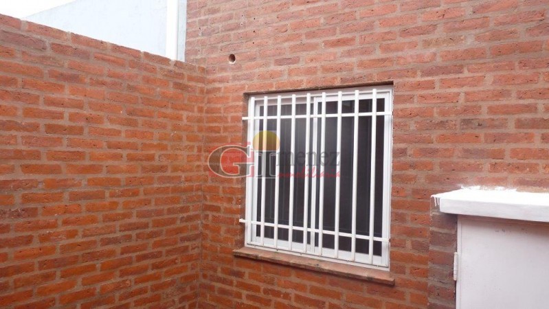 Gobernador Cabal 2744 PB "3" San Justo S.F., Propiedad: 350